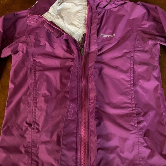 MARMOT GIRLS PURPLE HOODED WINDBREAKER SIZE MEDIUM - Picture 13 of 13